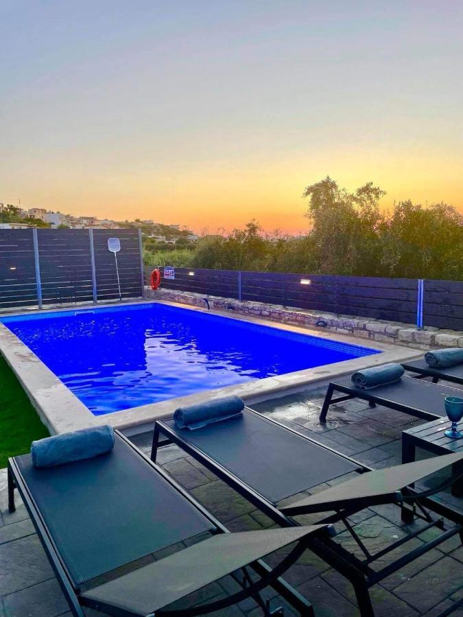 Villa Sheila With Private Pool Roumelí Екстериор снимка