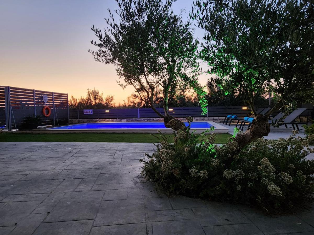 Villa Sheila With Private Pool Roumelí Екстериор снимка