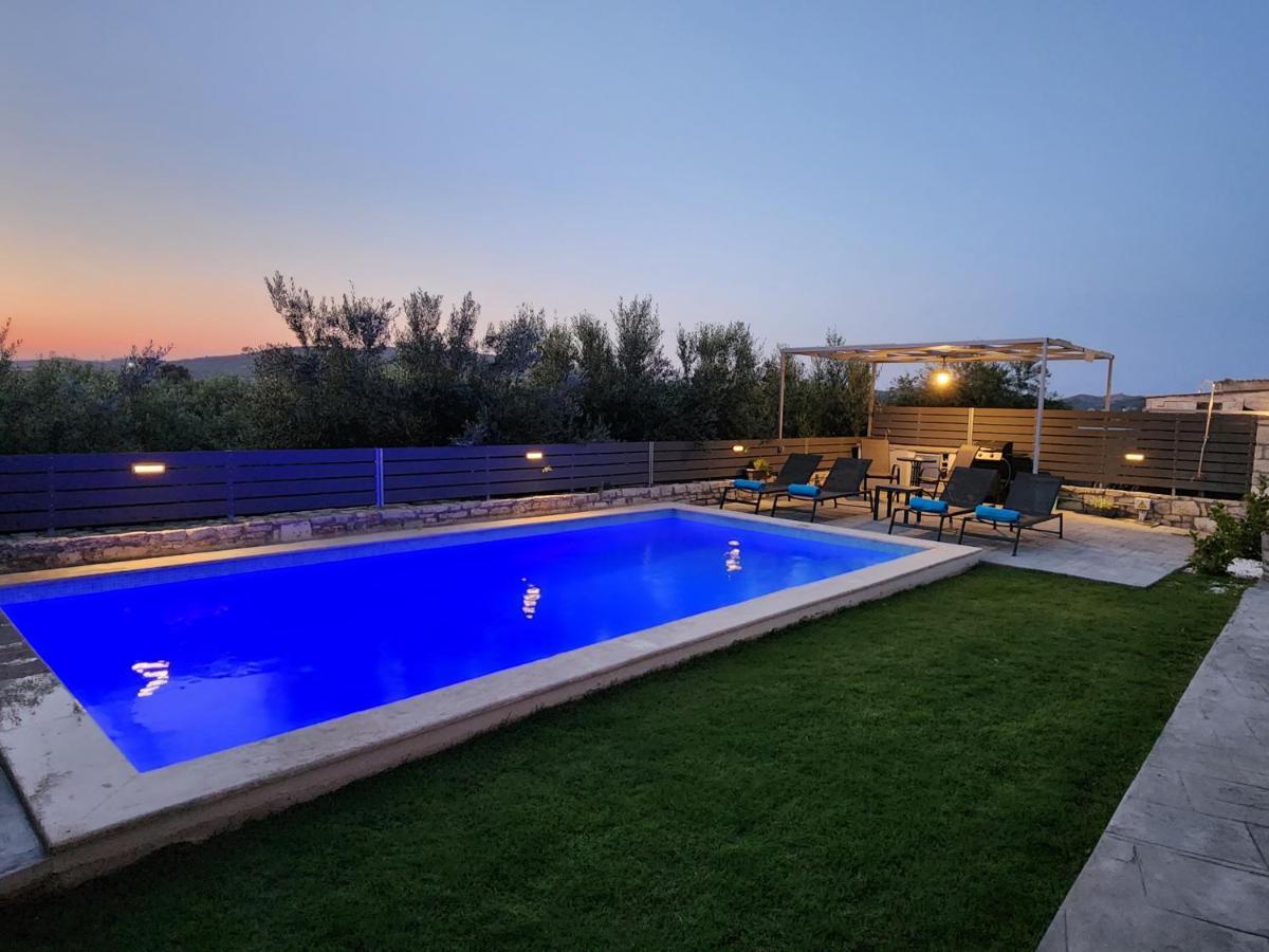 Villa Sheila With Private Pool Roumelí Екстериор снимка