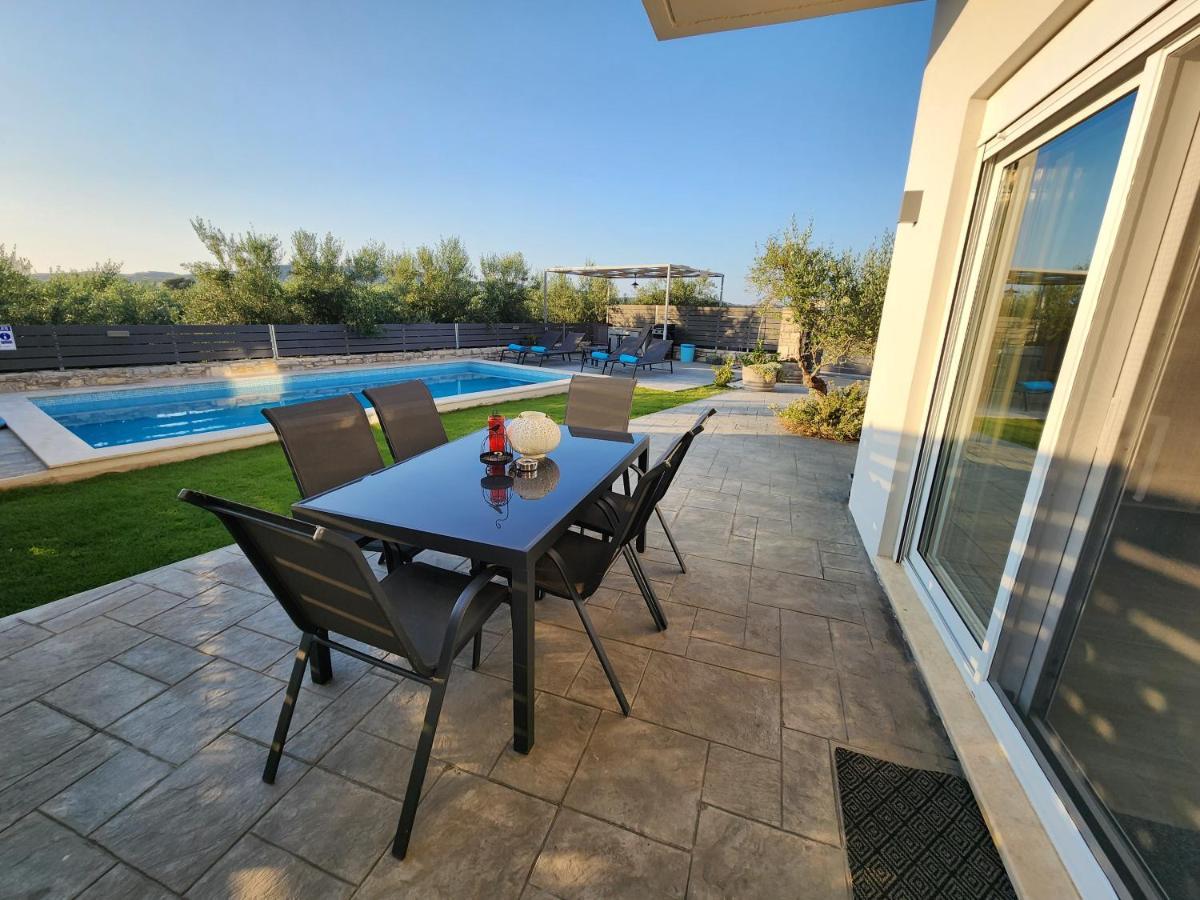 Villa Sheila With Private Pool Roumelí Екстериор снимка